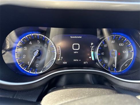 Used 2024 Chrysler Pacifica Touring-L image 12