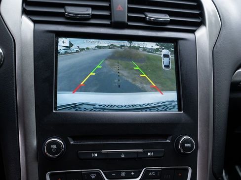 Used 2017 Ford Fusion SE w/ Fusion SE Technology Package image 36