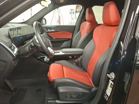 Used 2025 BMW X1 xDrive28i w/ Technology Package image 9