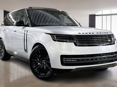 Used 2023 Land Rover Range Rover SE image 3