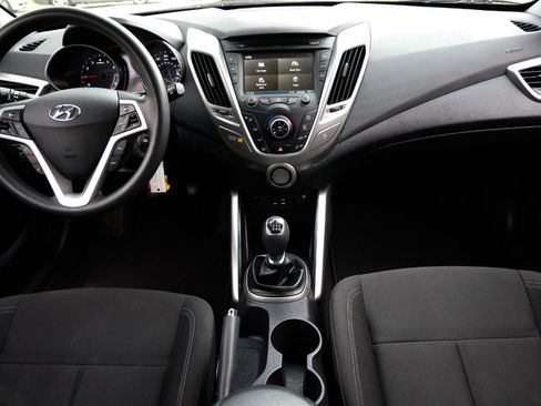 Used 2016 Hyundai Veloster image 21