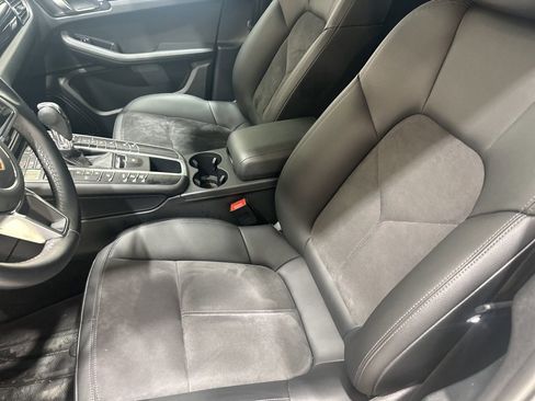 Used 2021 Porsche Macan Base image 18
