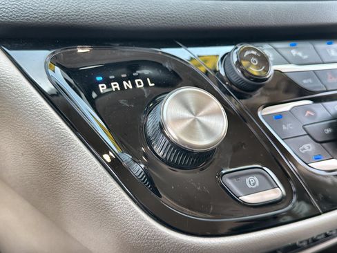 Used 2023 Chrysler Pacifica Touring-L FWD image 19