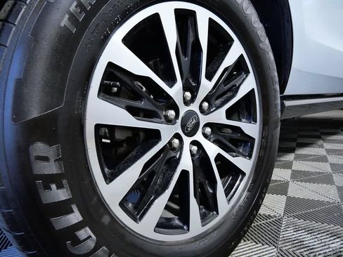 Certified 2025 Ford Expedition Platinum AWD/4WD image 9