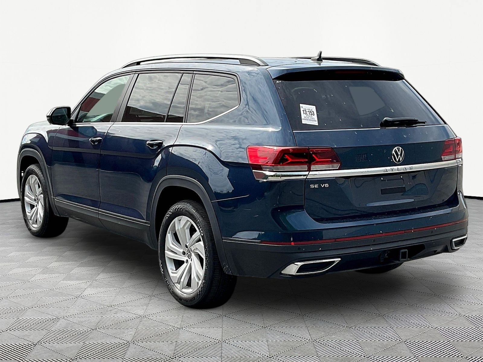 Used 2023 Volkswagen Atlas SE w/ Panoramic Sunroof Package FWD image 4