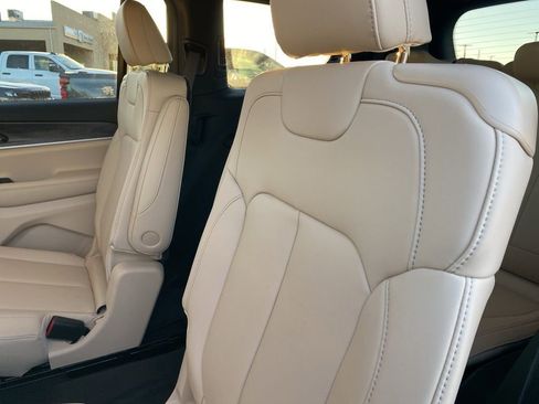 New 2025 Jeep Grand Cherokee L Limited image 32