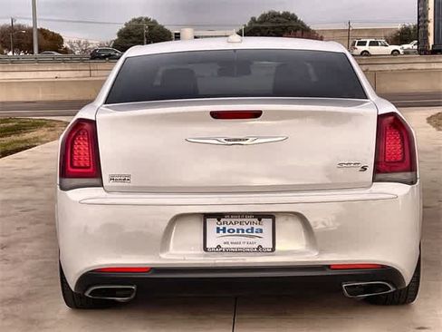 Used 2018 Chrysler 300 S image 6