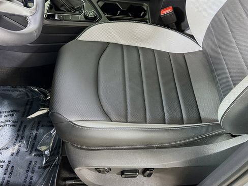 Used 2023 Volkswagen Taos SEL image 13