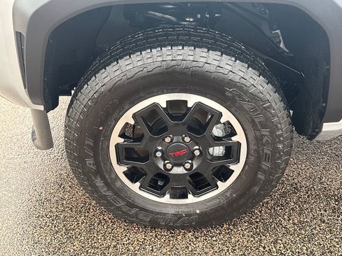 Used 2025 Toyota Tacoma TRD Off-Road image 37