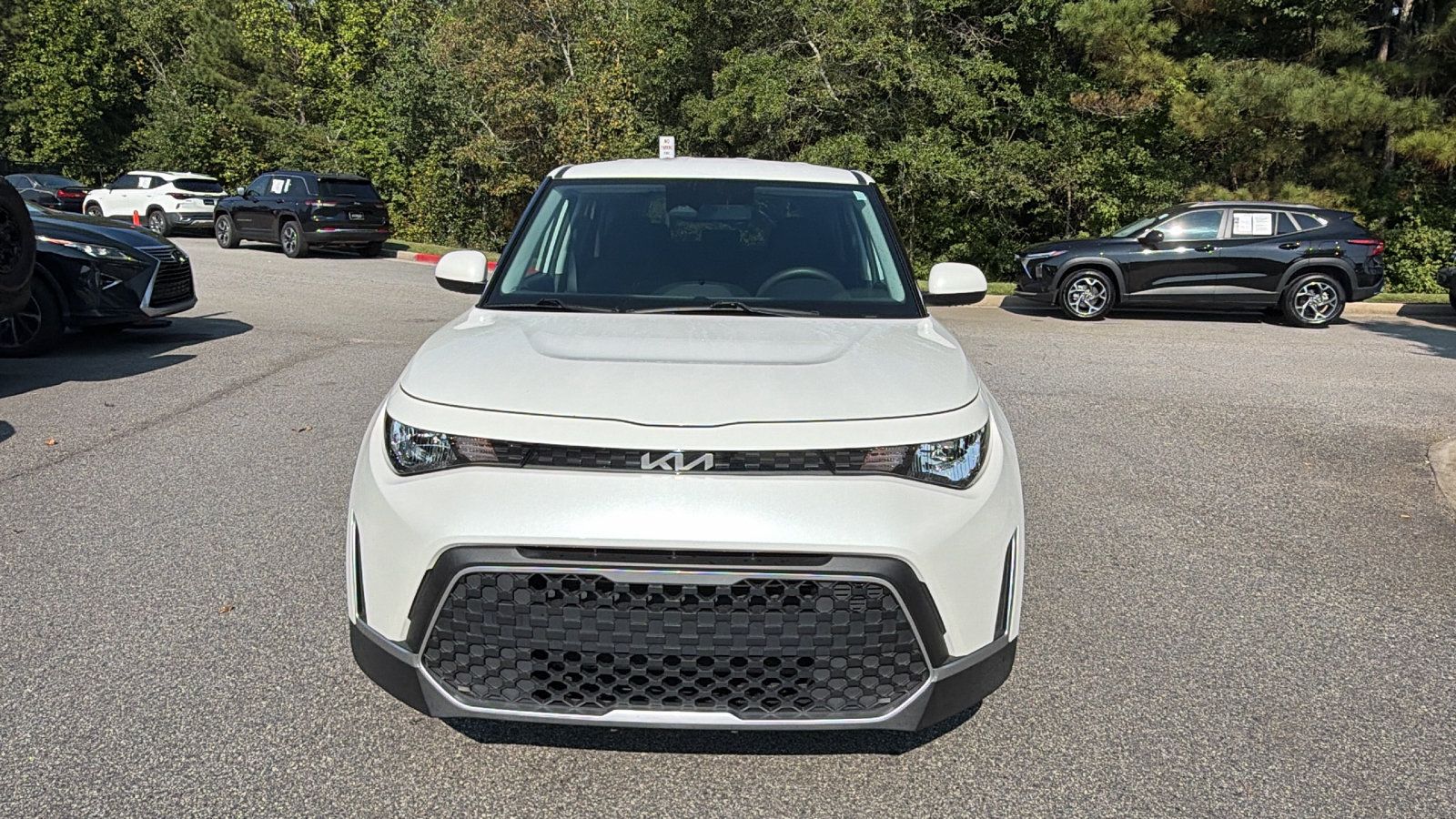 Used 2023 Kia Soul LX w/ LX Technology Package FWD image 3