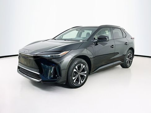 Used 2023 Toyota bZ4X XLE image 3