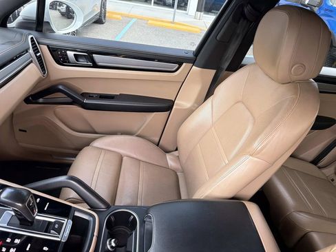 Used 2019 Porsche Cayenne AWD/4WD image 16