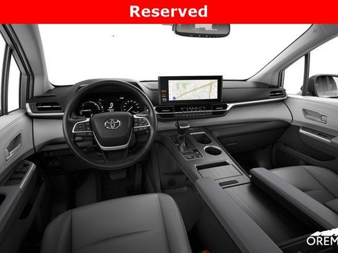 New 2026 Toyota Sienna XLE image 5