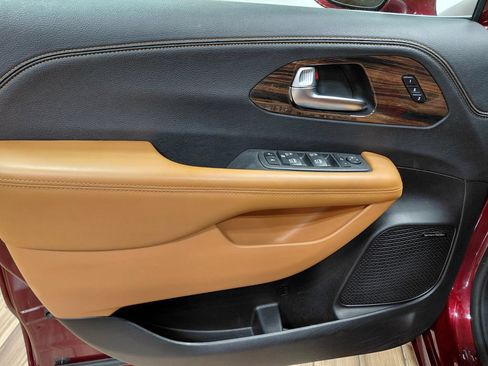 Certified 2021 Chrysler Pacifica Pinnacle AWD/4WD image 53