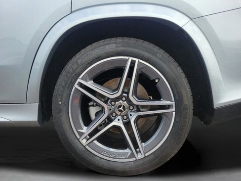 Certified 2025 Mercedes-Benz GLS 450 4MATIC image 32