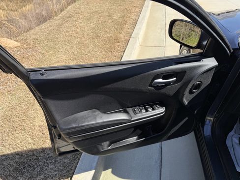 Used 2017 Dodge Charger SE image 9