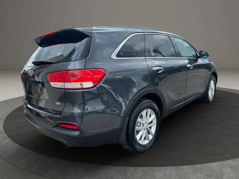 Used 2016 Kia Sorento LX image 5