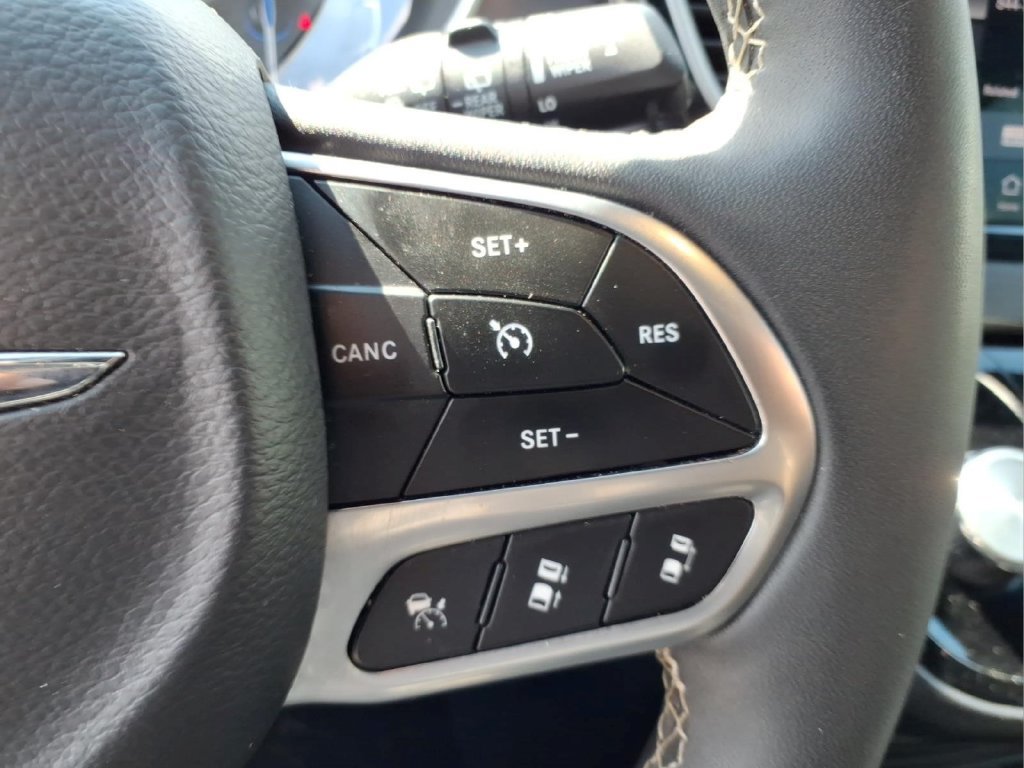 Used 2025 Chrysler Pacifica Select FWD image 20
