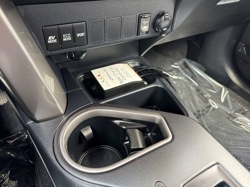 Certified 2018 Toyota RAV4 LE AWD/4WD image 24
