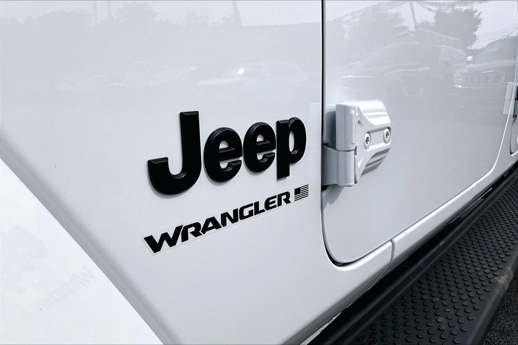 Used 2026 Jeep Wrangler Unlimited Sahara AWD/4WD image 8