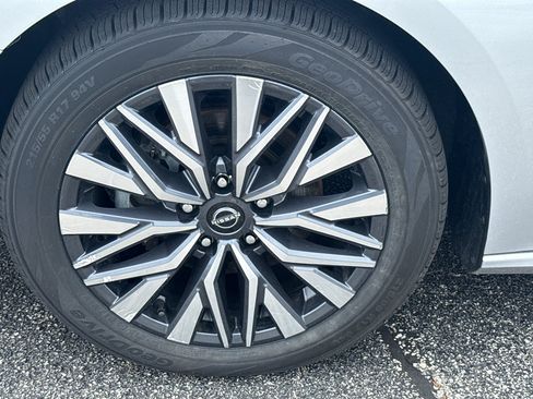 Certified 2023 Nissan Altima 2.5 SV image 9