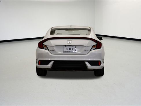 Used 2020 Honda Civic Touring image 4
