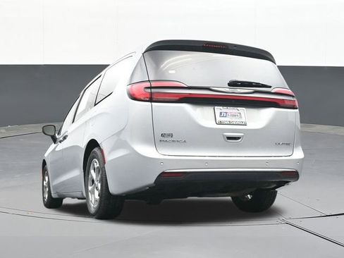 Used 2024 Chrysler Pacifica Limited FWD image 46