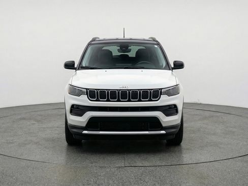 Used 2025 Jeep Compass Limited AWD/4WD image 2
