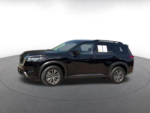 Used 2025 Nissan Pathfinder SV FWD image 8