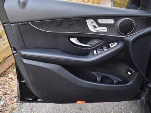 Used 2021 Mercedes-Benz GLC 300 4MATIC image 21