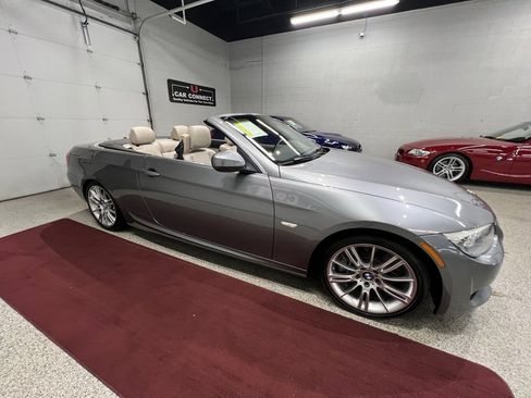 Used 2013 BMW 335i Convertible image 32