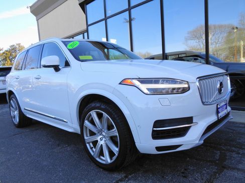 Used 2017 Volvo XC90 T8 Inscription w/ Vision Package image 3