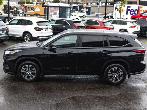 Used 2023 Toyota Highlander XLE image 13