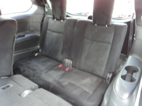 Used 2014 Nissan Pathfinder S image 16