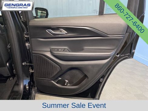 Used 2025 Jeep Grand Cherokee Altitude AWD/4WD image 43