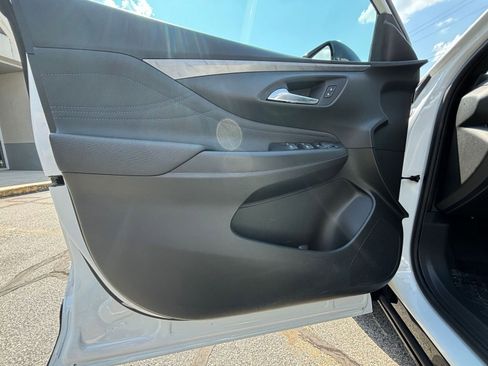 Used 2025 Buick Envista Sport Touring image 18