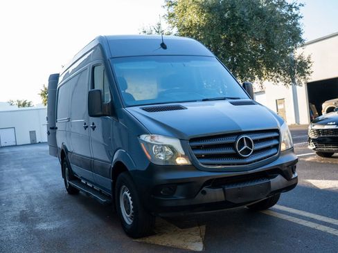 Used 2018 Mercedes-Benz Sprinter 2500 image 2