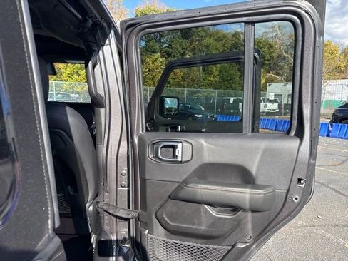 Used 2024 Jeep Wrangler Sahara image 36