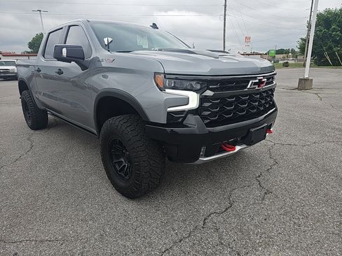 Used 2023 Chevrolet Silverado 1500 ZR2 w/ Technology Package AWD/4WD image 4