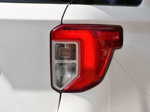 Used 2022 Ford Explorer Limited w/ Equipment Group 301A image 11