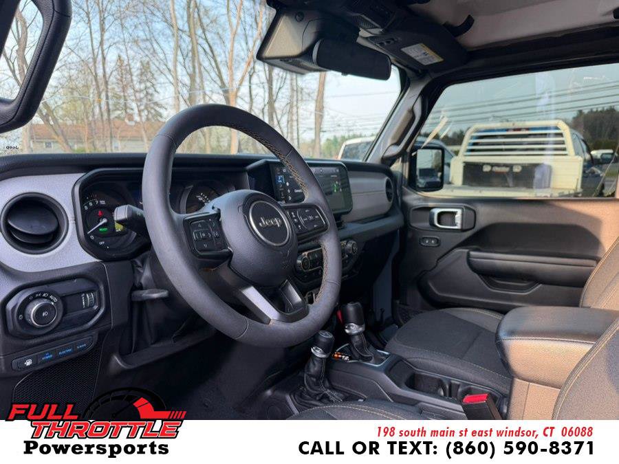 Used 2024 Jeep Wrangler Unlimited w/ Convenience Group AWD/4WD image 21