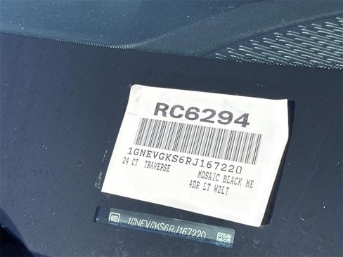 Used 2024 Chevrolet Traverse LT image 31