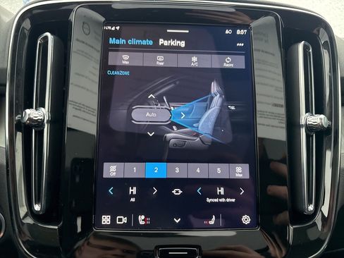 Certified 2025 Volvo XC40 B5 Plus image 28