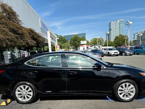 Used 2013 Lexus ES 300h w/ Luxury Pkg FWD image 8