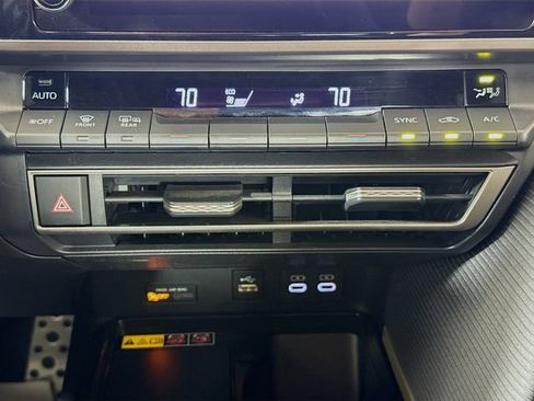 Used 2025 Toyota Camry SE w/ Convenience Package FWD image 16