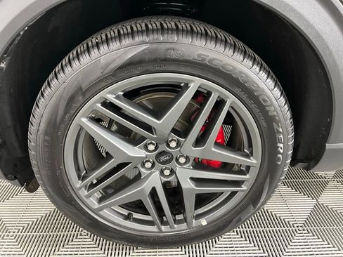 Used 2025 Ford Explorer ST-Line w/ ST-Line Street Pack image 10