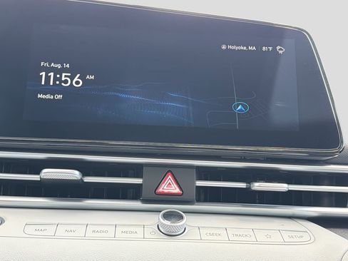 Certified 2026 Hyundai Elantra Limited FWD image 21