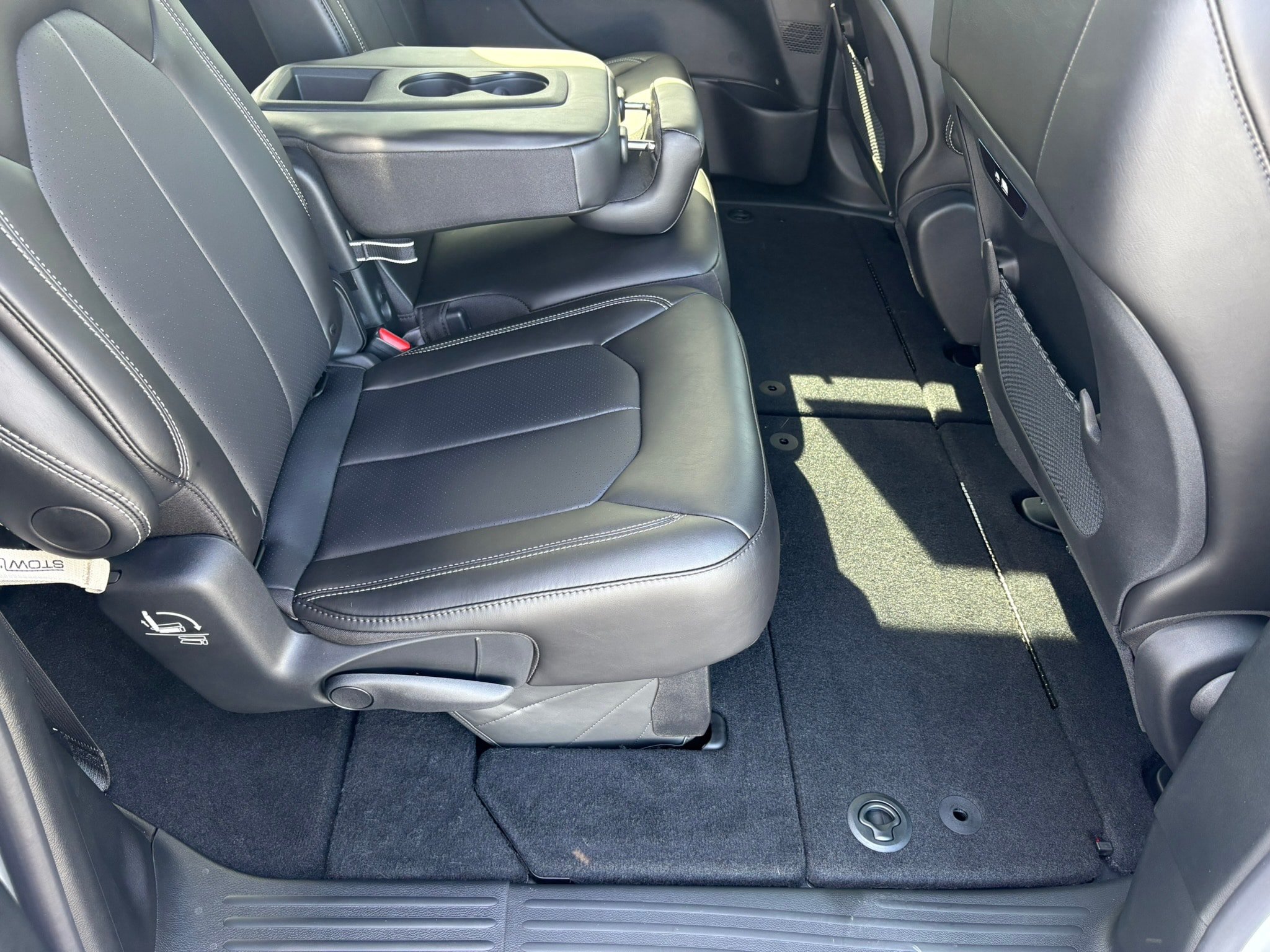 New 2027 Chrysler Pacifica Select FWD image 28