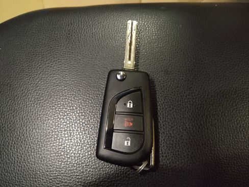 Used 2022 Toyota RAV4 LE image 32