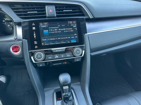 Used 2017 Honda Civic Touring image 12
